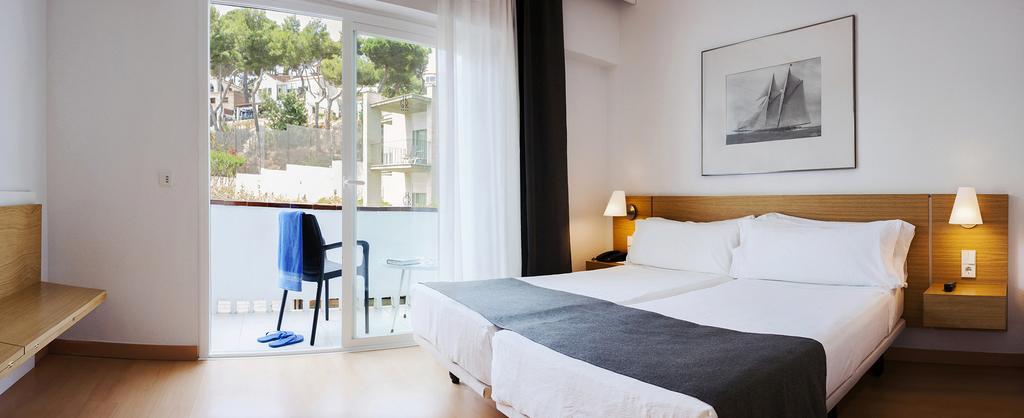 Chambre Triple (2 Adultes & 1 Enfant)