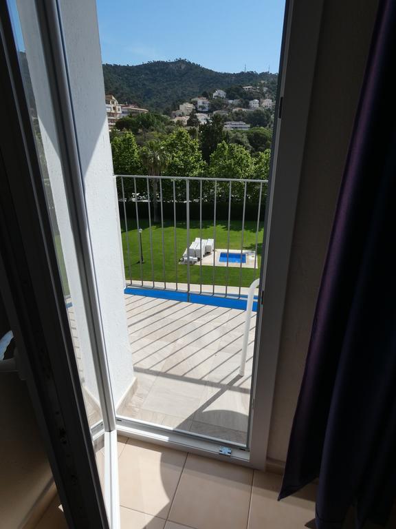 Single Room with Balcony,1611061812:JPEG